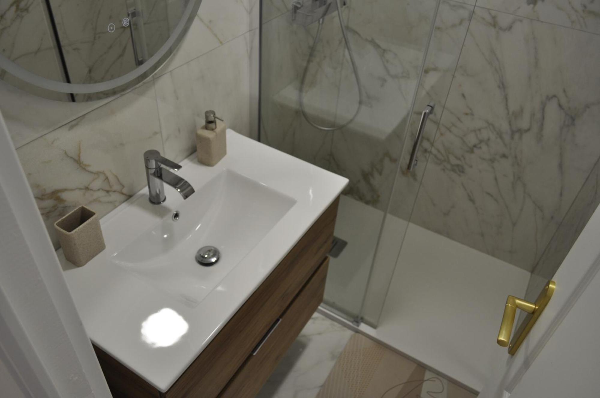 Emotion Vip Apartment Nisa Exterior foto